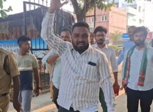 Sevalal Sena Hanumakonda Warangal District President Kunusothu Murali Naik blocked Revanth Reddy's convoy in Hanumakonda.